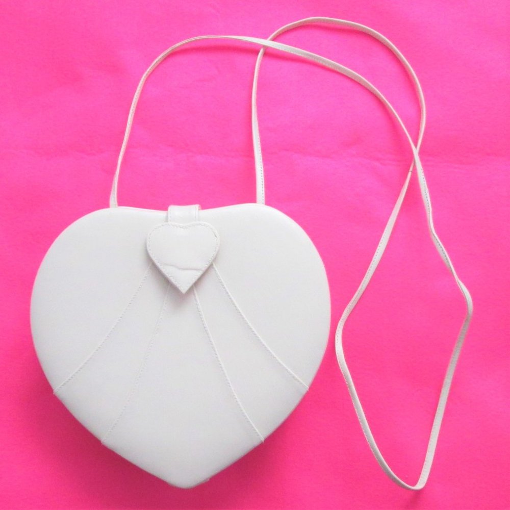 vintage white leather heart shape purse